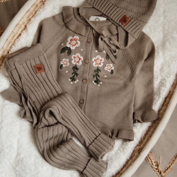 Hovedbilde Kardemomme ullsett med cardigan Leine og ribbebukse Kenty